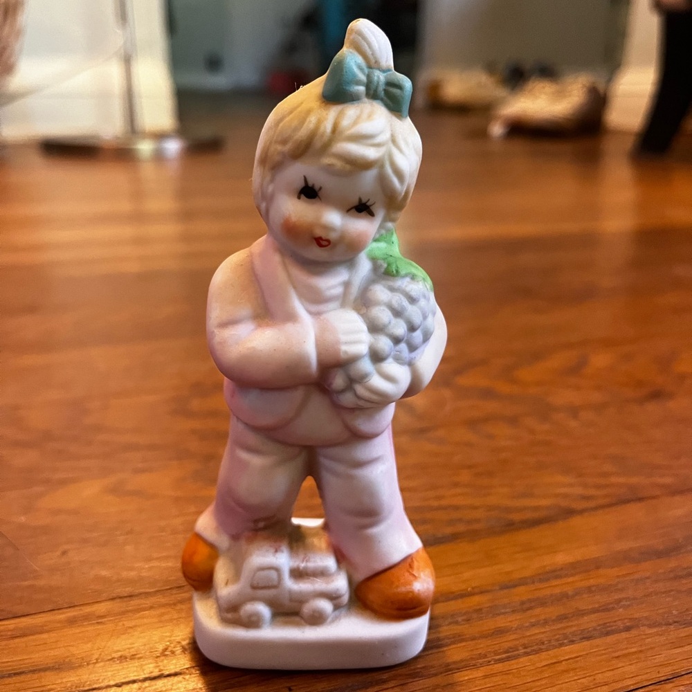 Vintage Goebel‎ Hummel-Style Figurines Children with Fruit! 4.5" Hand Painted - Picture 4 of 7